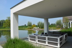 drijvers-oisterwijk-villa-boerderij-modern-landelijk-traditioneel-contrast-wit-stucwerk-bakstenen-hout-gevel-spanten-pui-riet-dakpannen (26)