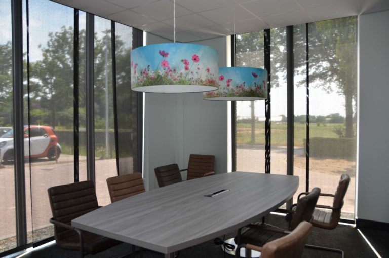 drijvers-oisterwijk-veterinair-centrum-verlichting-lampenkap-modern-interieur-nieuwbouw-natuur-dieren-verlichting-rood-strak (13)