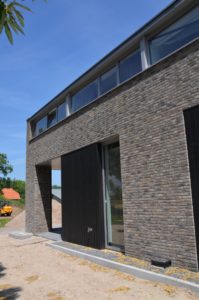 drijvers-oisterwijk-veterinair-centrum-modern-interieur-nieuwbouw-natuur-dieren-verlichting-rood-strak (5)-min