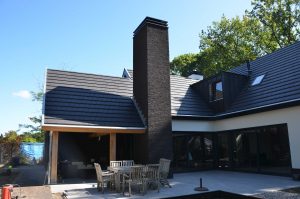 drijvers-oisterwijk-exterieur-particulier-woonhuis-villa-wit-stucwerk-zwart-kozijn-hout-spant-pannendak-dakkapel-modern (7)