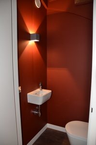 drijvers-oisterwijk-interieur-woonhuis-toilet-villa-modern-hout-particulier-zwart-staal-strak (14)