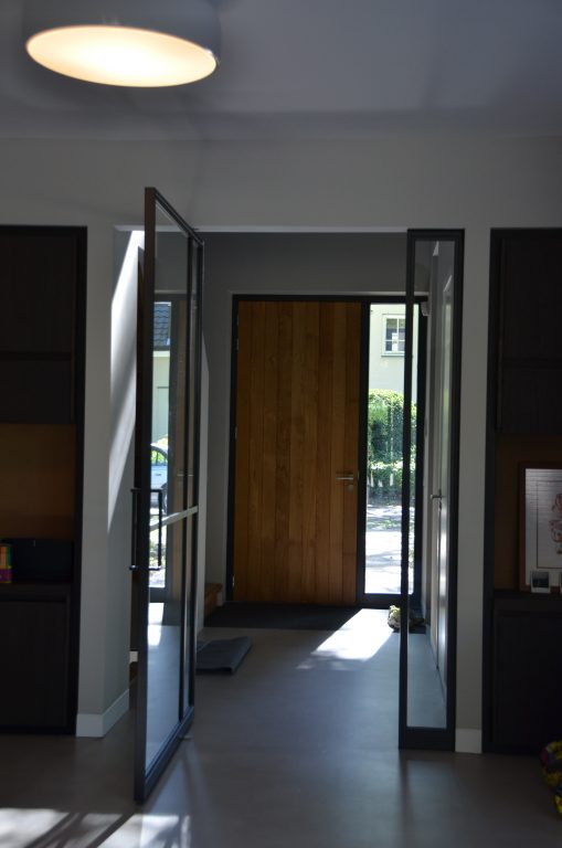 drijvers-oisterwijk-interieur-woonhuis-villa-modern-hout-particulier-zwart-staal-strak (7)