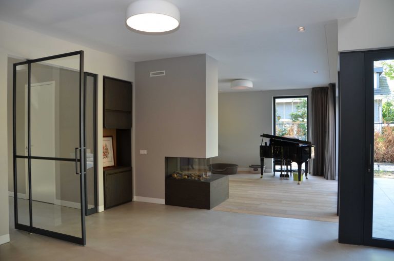 drijvers-oisterwijk-interieur-woonhuis-villa-modern-hout-particulier-zwart-staal-strak (9)