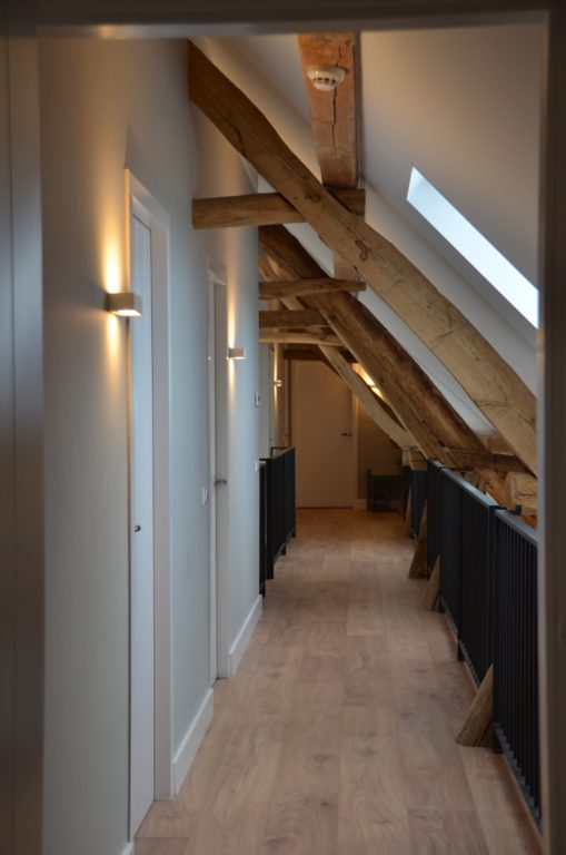 Drijvers-Oisterwijk-interieur-restauratie-modern-landelijk-houten-spant-strak-licht-maatwerk (26)