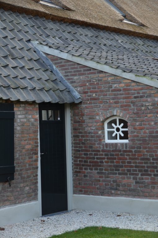 Drijvers-Oistewijk-restauratie-boerderij-riet-gedekt-dakpannen-metswelwerk-hout- (4)