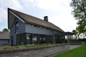 drijvers-oisterwijk-nieuwbouw-villa-riet-hout-bakstenen-exterieur-particulier (10)