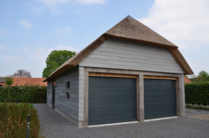 drijvers-oisterwijk-nieuwbouw-villa-riet-hout-bakstenen-exterieur-particulier (7)