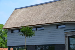 drijvers-oisterwijk-nieuwbouw-villa-riet-hout-bakstenen-exterieur-particulier (9)