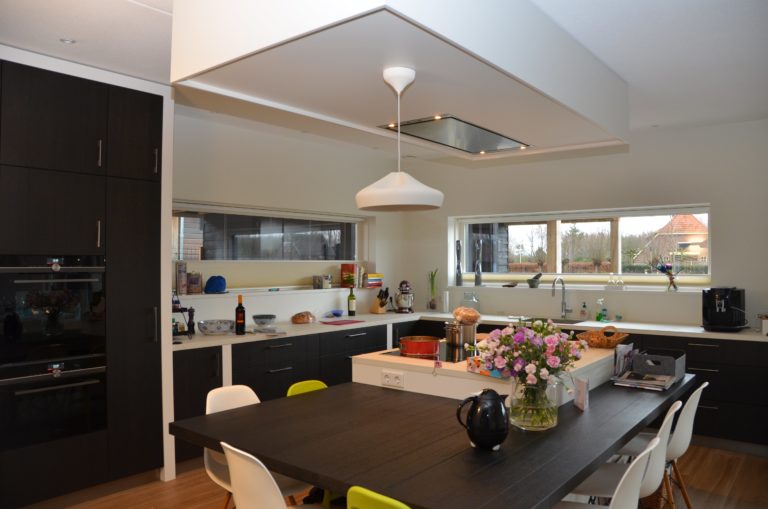 drijvers-oisterwijk-nieuwbouw-villa-interieur-landelijk-modern-wit-keuken-badkamer-slaapkamer-licht (1)