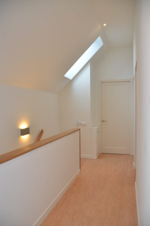 drijvers-oisterwijk-nieuwbouw-villa-interieur-landelijk-modern-wit-keuken-badkamer-slaapkamer-licht (13)