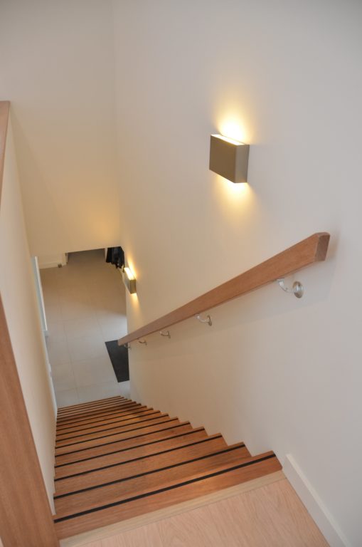 drijvers-oisterwijk-nieuwbouw-villa-interieur-landelijk-modern-wit-keuken-badkamer-slaapkamer-licht (8)