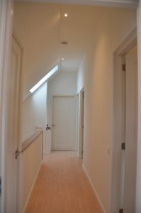 drijvers-oisterwijk-nieuwbouw-villa-interieur-landelijk-modern-wit-keuken-badkamer-slaapkamer-licht (9)