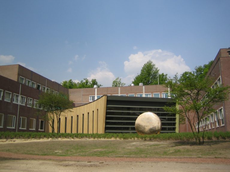 drijvers-oisterwijk-gemeentehuis-oisterwijk-interieur-utiliteit-groen-paars-modern (17)