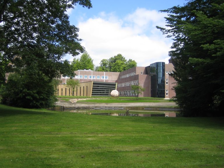 drijvers-oisterwijk-gemeentehuis-oisterwijk-interieur-utiliteit-groen-paars-modern (19)