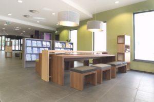 drijvers-oisterwijk-gemeentehuis-oisterwijk-interieur-utiliteit-groen-paars-modern (30)