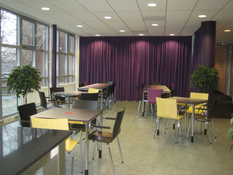drijvers-oisterwijk-gemeentehuis-oisterwijk-interieur-utiliteit-groen-paars-modern (9)