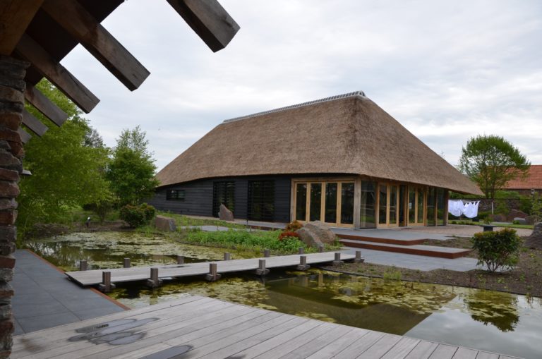 drijvers-oisterwijk-exterieur-nieuwbouw-villa-boerderij-particulier-riet-kap-hout-metselwerk-theehuis-bed-en-breakfast-stal-hout-spant (19)