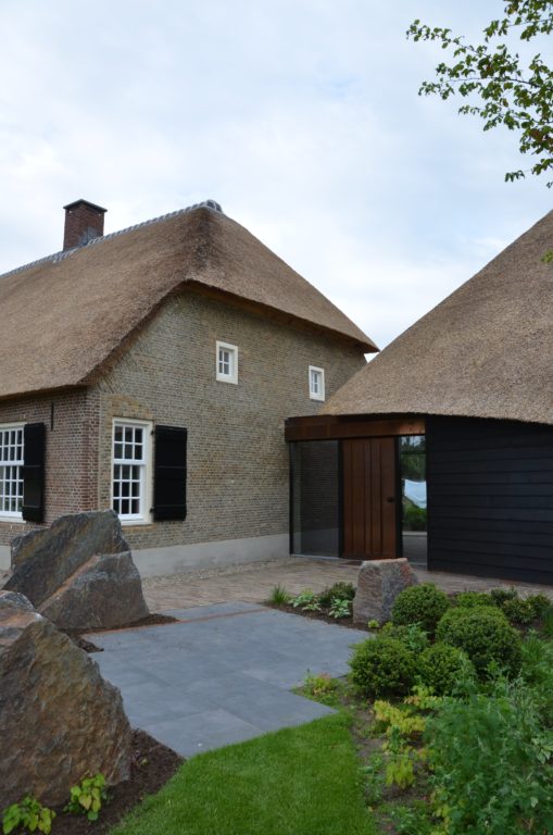 drijvers-oisterwijk-exterieur-nieuwbouw-villa-boerderij-particulier-riet-kap-hout-metselwerk-theehuis-bed-en-breakfast-stal-hout-spant (23)