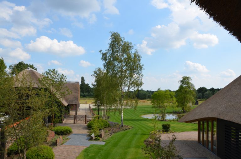 drijvers-oisterwijk-exterieur-nieuwbouw-villa-boerderij-particulier-riet-kap-hout-metselwerk-theehuis-bed-en-breakfast-stal-hout-spant (28)