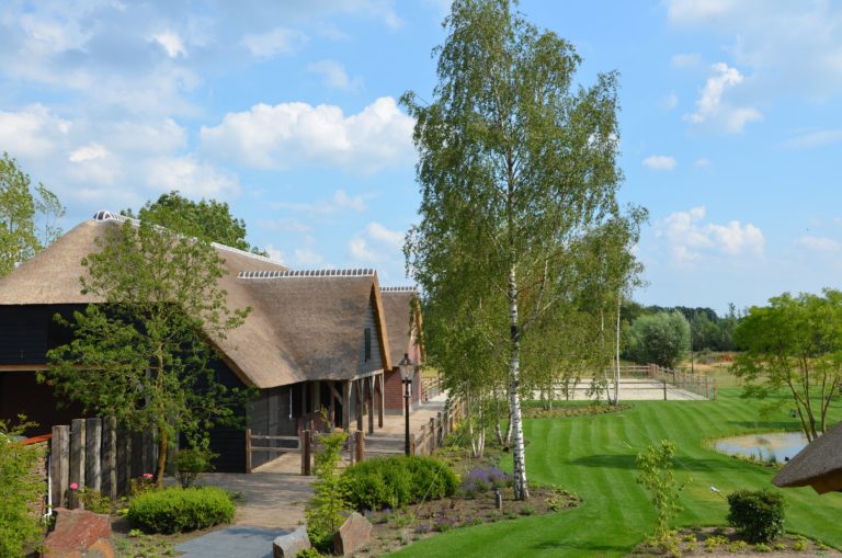 drijvers-oisterwijk-exterieur-nieuwbouw-villa-boerderij-particulier-riet-kap-hout-metselwerk-theehuis-bed-en-breakfast-stal-hout-spant (29)