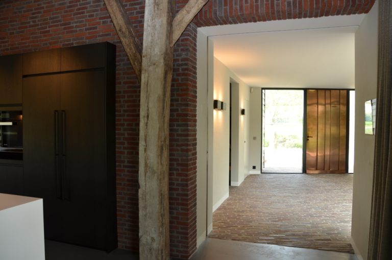 drijvers-oisterwijk-interieur-particulier-nieuwbouw-villa-boerderij-modern-landelijk-hout-spant (8)