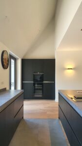 drijvers-oisterwijk-interieur-nieuwbouw-villa-zwarte-kozijnen-modern (11)