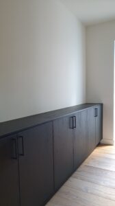 drijvers-oisterwijk-interieur-nieuwbouw-villa-zwarte-kozijnen-modern (8)