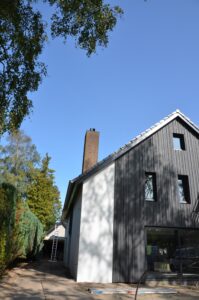 drijvers-oisterwijk-verbouwing-interieur-modern-hout-gevel-armaturen-keuken-woonkamer (25)