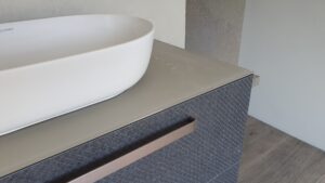 drijvers-oisterwijk-verbouwing-interieur-details-hout-front-strak-modern-particulier-badkamer-keuken-armaturen (6)