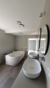 drijvers-oisterwijk-verbouwing-interieur-details-hout-front-strak-modern-particulier-badkamer-keuken-armaturen (9)