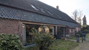 drijvers-oisterwijk-restauratie-boerderij-verbouwing-exterieur-interieur-houten-spant-steen-landelijk (1)
