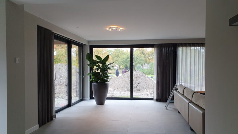 drijvers-oisterwijk-verbouwing-interieur-modern-armaturen-badkamer-tapijt-slaapkamer-hal-entree-armaturen-planten (10)