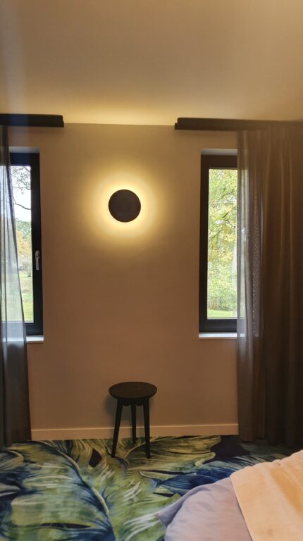 drijvers-oisterwijk-verbouwing-interieur-modern-armaturen-badkamer-tapijt-slaapkamer-hal-entree-armaturen-planten (3)