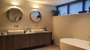 drijvers-oisterwijk-verbouwing-interieur-modern-armaturen-badkamer-tapijt-slaapkamer-hal-entree-armaturen-planten (5)