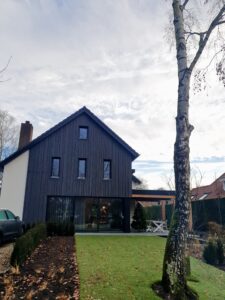 drijvers-oisterwijk-verbouwing-interieur-modern-exterieur-houten-gevel-wit-stucwerk-planten (9)