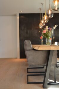 drijvers-oisterwijk-woonvilla-verbouwing-interieur-leer-keuken-eetkamer-zitkamer-stoel