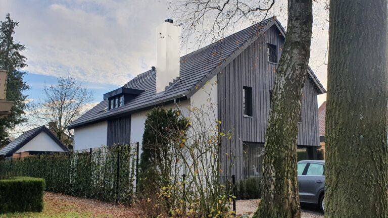 drijvers-oisterwijk-schoorsteen-stuc-verbouwing-particulier-modern-exterieur-2-min