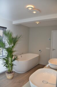 drijvers-oisterwijk-interieur-particulier-verbouwing-modern-armaturen-keuken-badkamer-woonkamer-eetkamer-tegel-hout-look (29)
