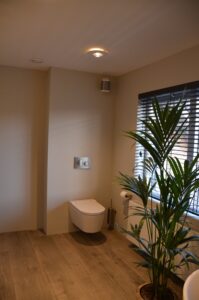 drijvers-oisterwijk-interieur-particulier-verbouwing-modern-armaturen-keuken-badkamer-woonkamer-eetkamer-tegel-hout-look (30)