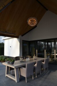 drijvers-oisterwijk-exterieur-nieuwbouw-villa-oisterwijk-modern-bakstenen-dakpannen-schoorsteen-wit (26)