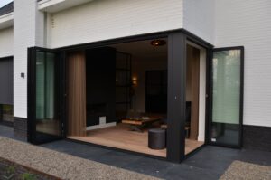drijvers-oisterwijk-exterieur-nieuwbouw-villa-oisterwijk-modern-bakstenen-dakpannen-schoorsteen-wit (30)