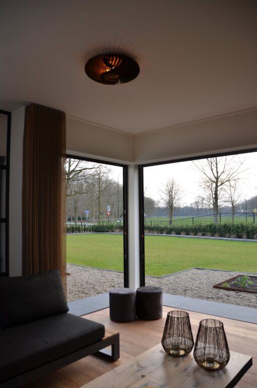 drijvers-oisterwijk-interieur-nieuwbouw-villa-zwarte-kozijnen-modern-meubels-keuken-sanitair-armaturen (20)