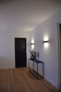 drijvers-oisterwijk-interieur-nieuwbouw-villa-zwarte-kozijnen-modern-meubels-keuken-sanitair-armaturen (39)
