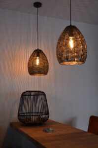 drijvers-oisterwijk-interieur-nieuwbouw-villa-zwarte-kozijnen-modern-meubels-keuken-sanitair-armaturen (5)