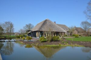 drijvers-oisterwijk-exterieur-nieuwbouw-villa-boerderij-particulier-riet-kap-hout-metselwerk-theehuis-bed-en-breakfast-stal-hout-spant (9)