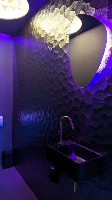 Drijvers_Oisterwijk_interieur_bar_bioscoop_leer_toilet_2